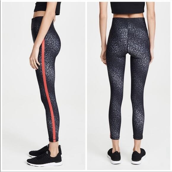 All Access Audio Leggings in Snow Leopard Print Size Small - Picture 2 of 11